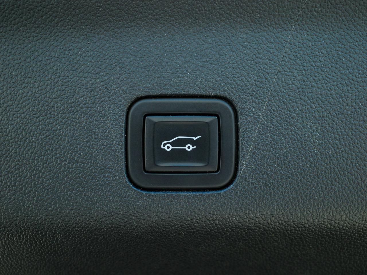 2021 Cadillac Escalade ESV Premium Luxury Platinum - Rear Seat Entertainment Photo