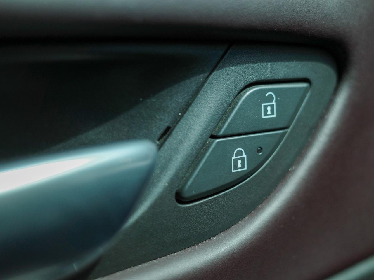 2021 Cadillac Escalade ESV Premium Luxury Platinum - Rear Seat Entertainment Photo