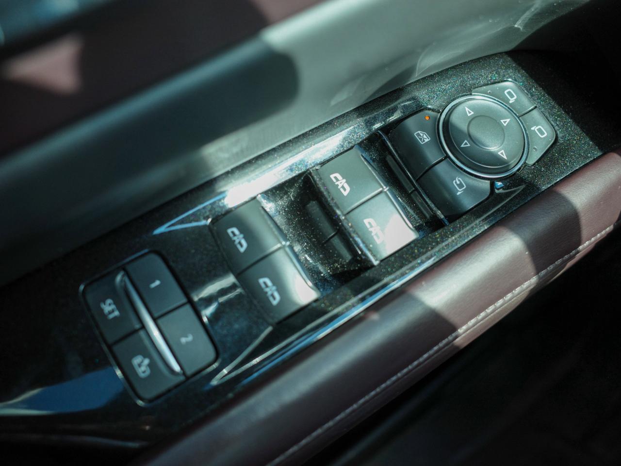 2021 Cadillac Escalade ESV Premium Luxury Platinum - Rear Seat Entertainment Photo