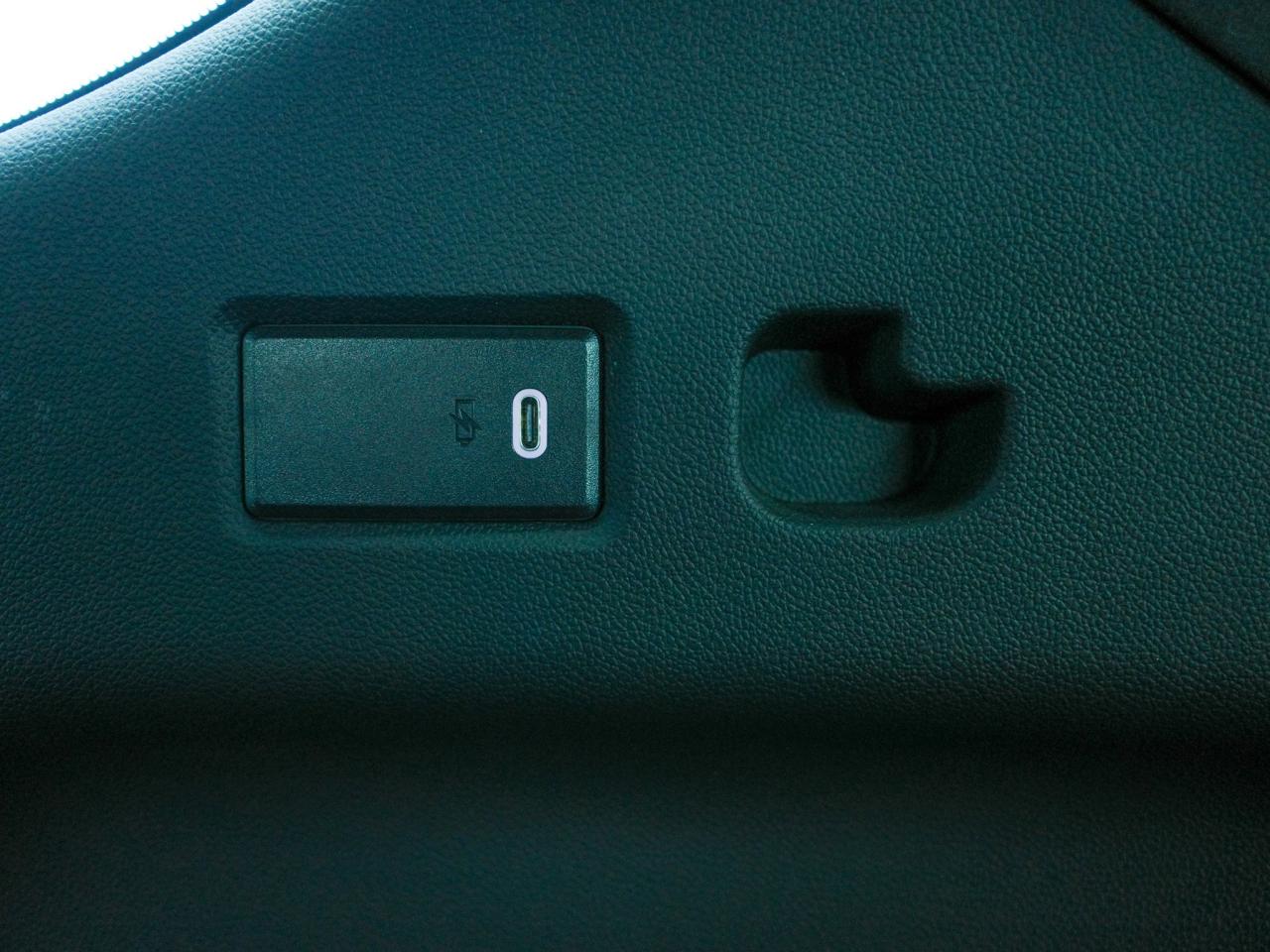 2021 Cadillac Escalade ESV Premium Luxury Platinum - Rear Seat Entertainment Photo