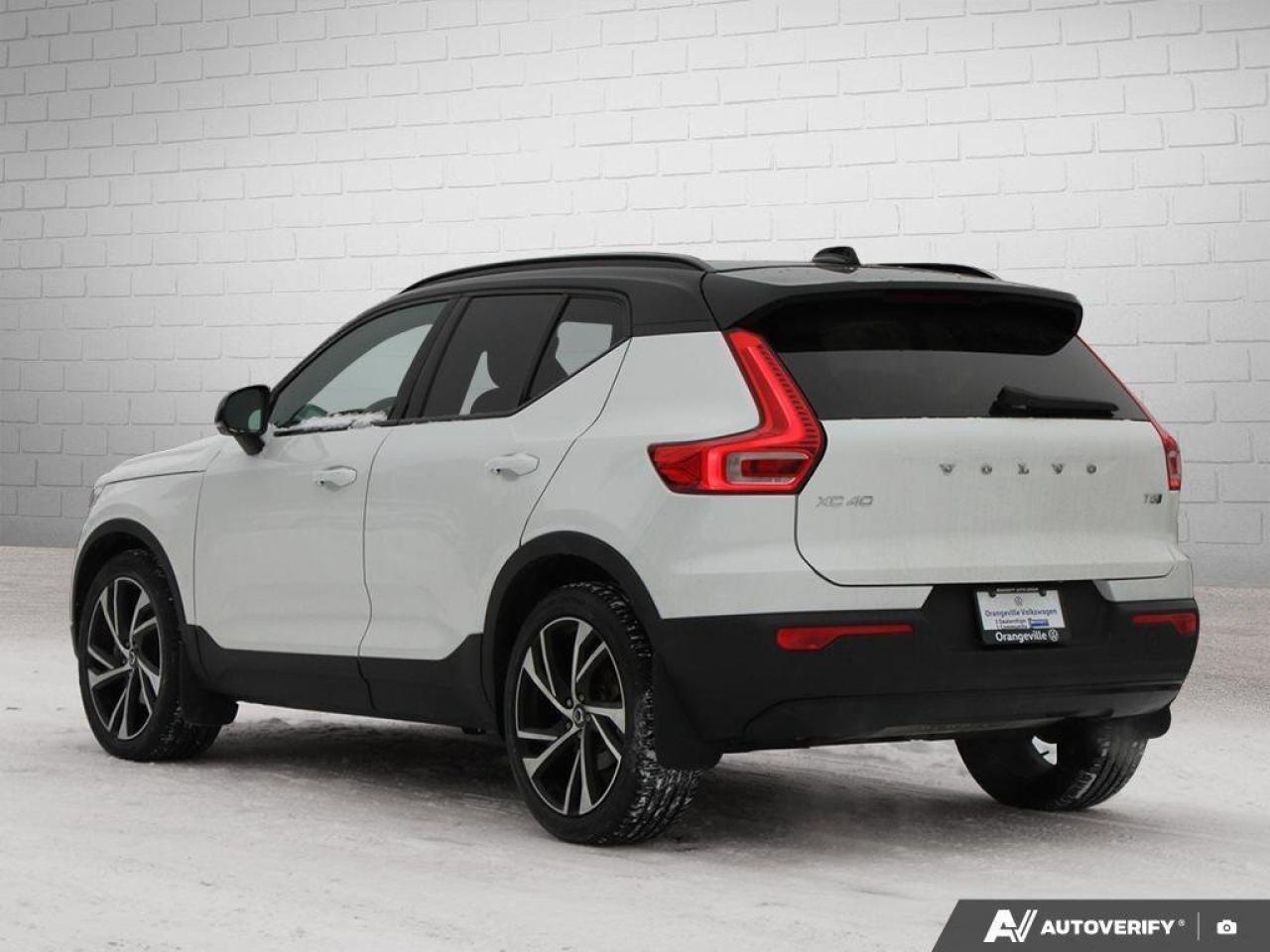 2022 Volvo XC40 R-DesignACCIDENT-FREE, AWD, POWER TAILGATE, SUNROO Photo
