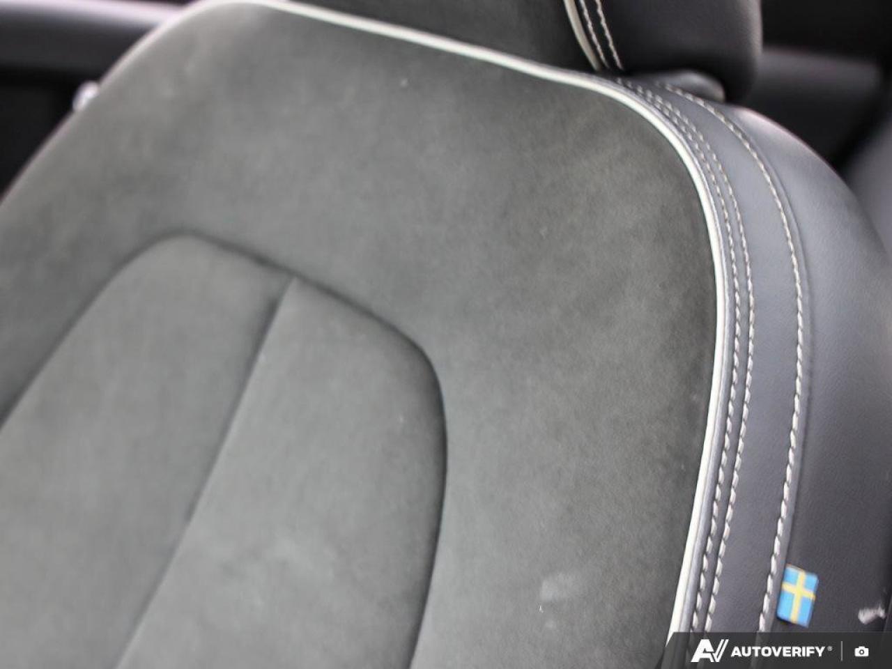 2022 Volvo XC40 R-DesignACCIDENT-FREE, AWD, POWER TAILGATE, SUNROO Photo