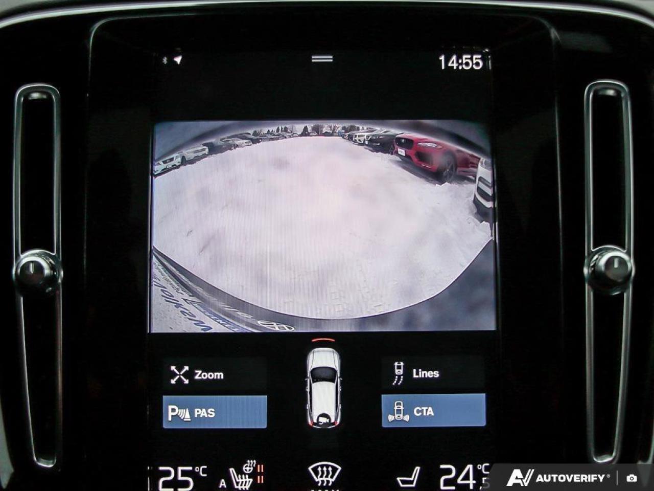 2022 Volvo XC40 R-DesignACCIDENT-FREE, AWD, POWER TAILGATE, SUNROO Photo