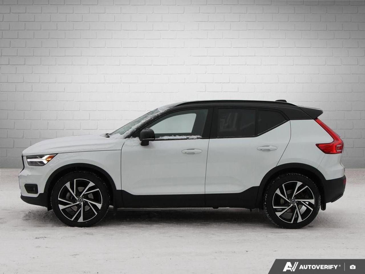 2022 Volvo XC40 R-DesignACCIDENT-FREE, AWD, POWER TAILGATE, SUNROO Photo2