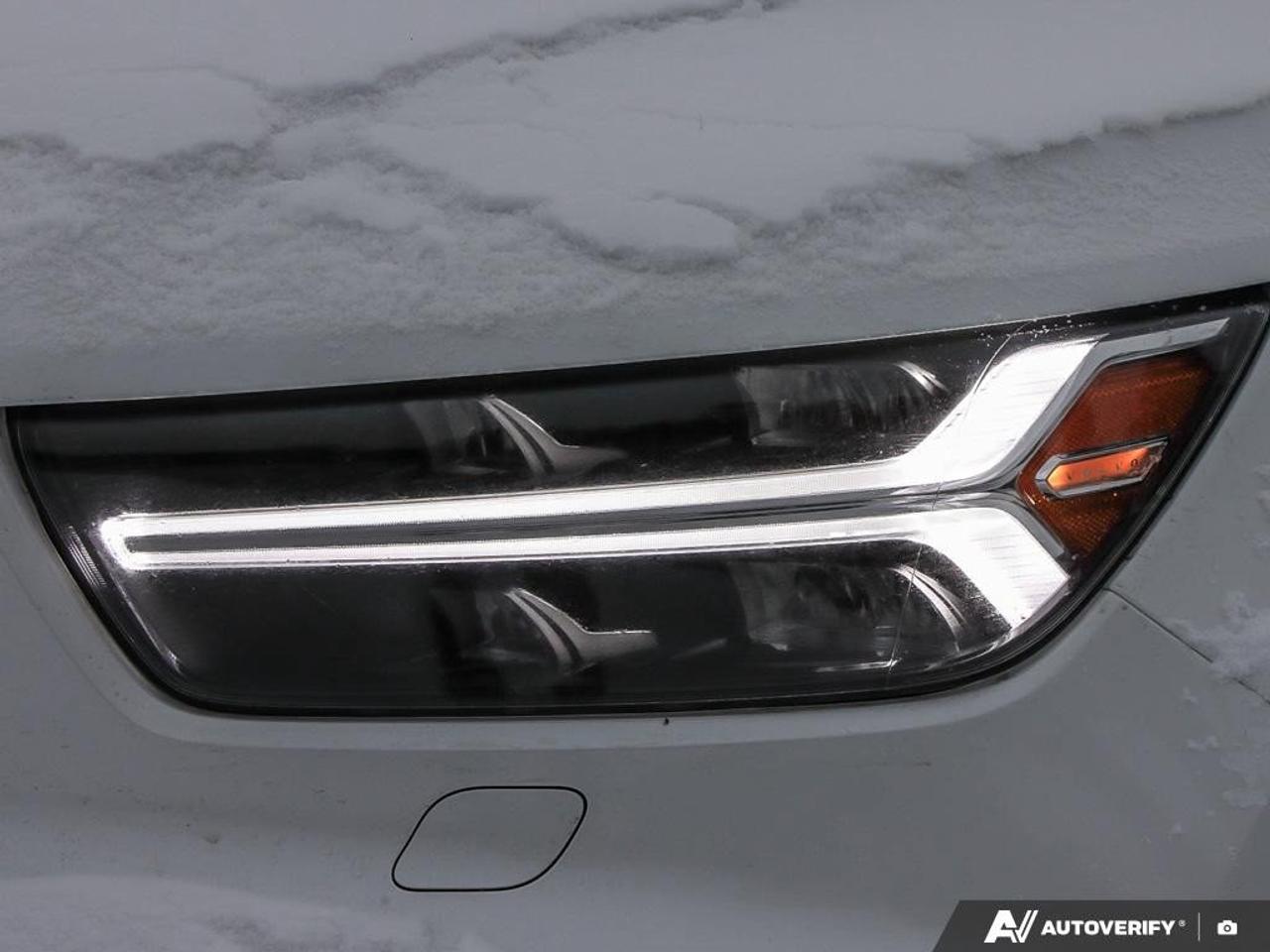 2022 Volvo XC40 R-DesignACCIDENT-FREE, AWD, POWER TAILGATE, SUNROO Photo