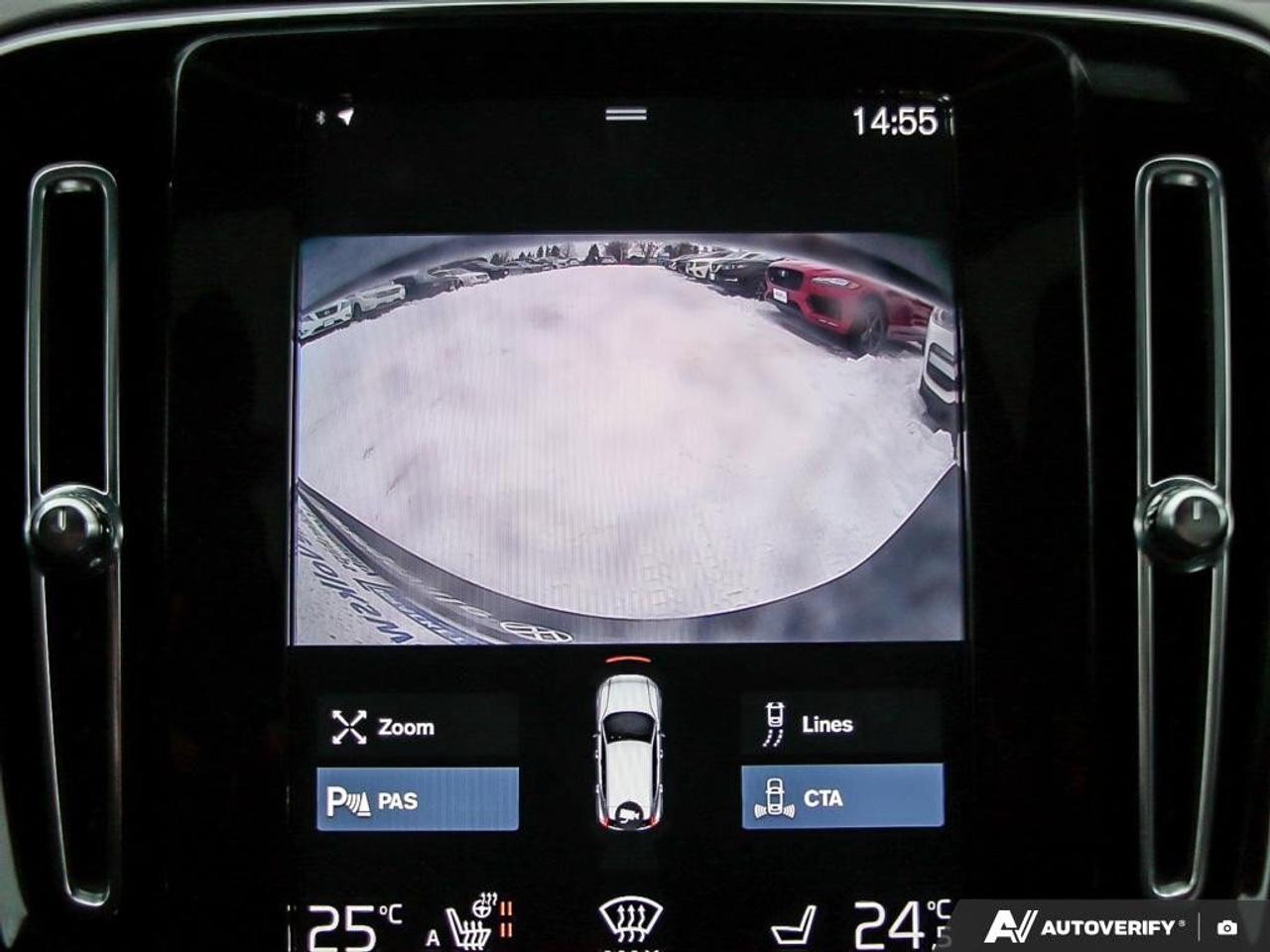 2022 Volvo XC40 R-DesignACCIDENT-FREE, AWD, POWER TAILGATE, SUNROO Photo