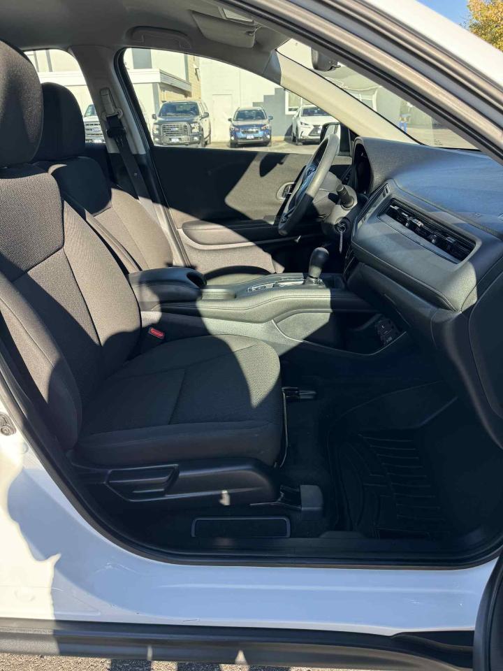 2017 Honda HR-V 2WD 4DR CVT LX Photo