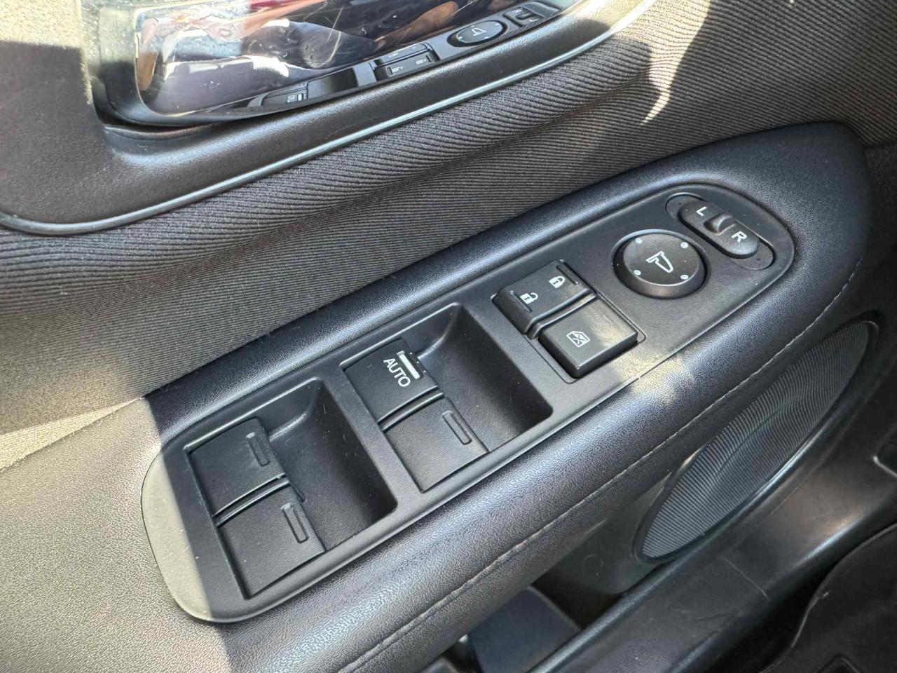 2017 Honda HR-V 2WD 4DR CVT LX Photo