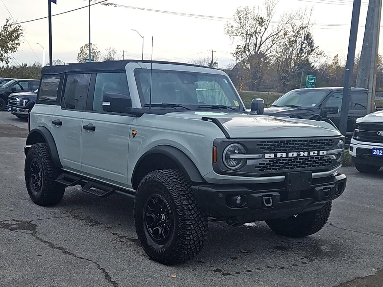 2023 Ford Bronco BADLANDS   MANUAL   TOWING CAPACITY Photo2