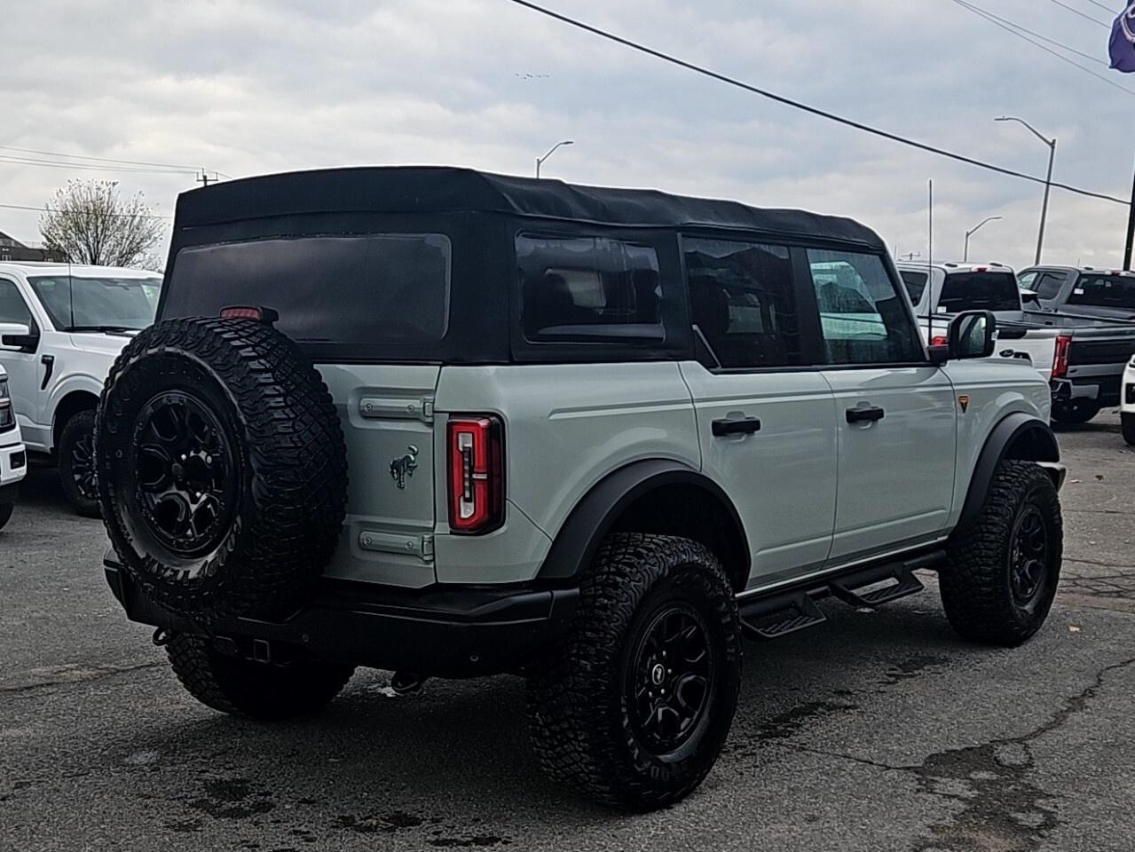 2023 Ford Bronco BADLANDS   MANUAL   TOWING CAPACITY Photo