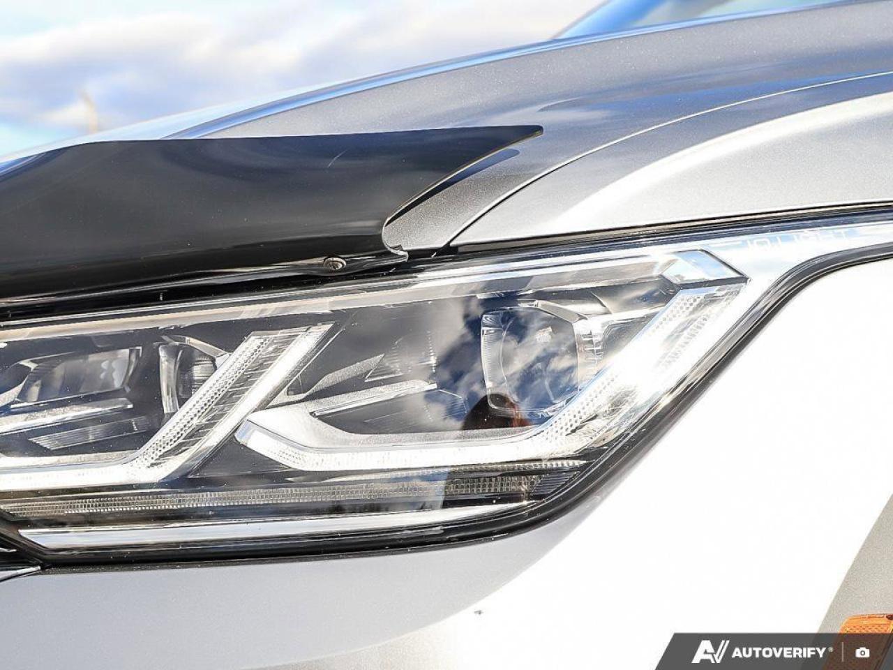 2022 Volkswagen Tiguan Highline R-LineONE-OWNER, ACCIDENT-FREE, SUNROOF, Photo