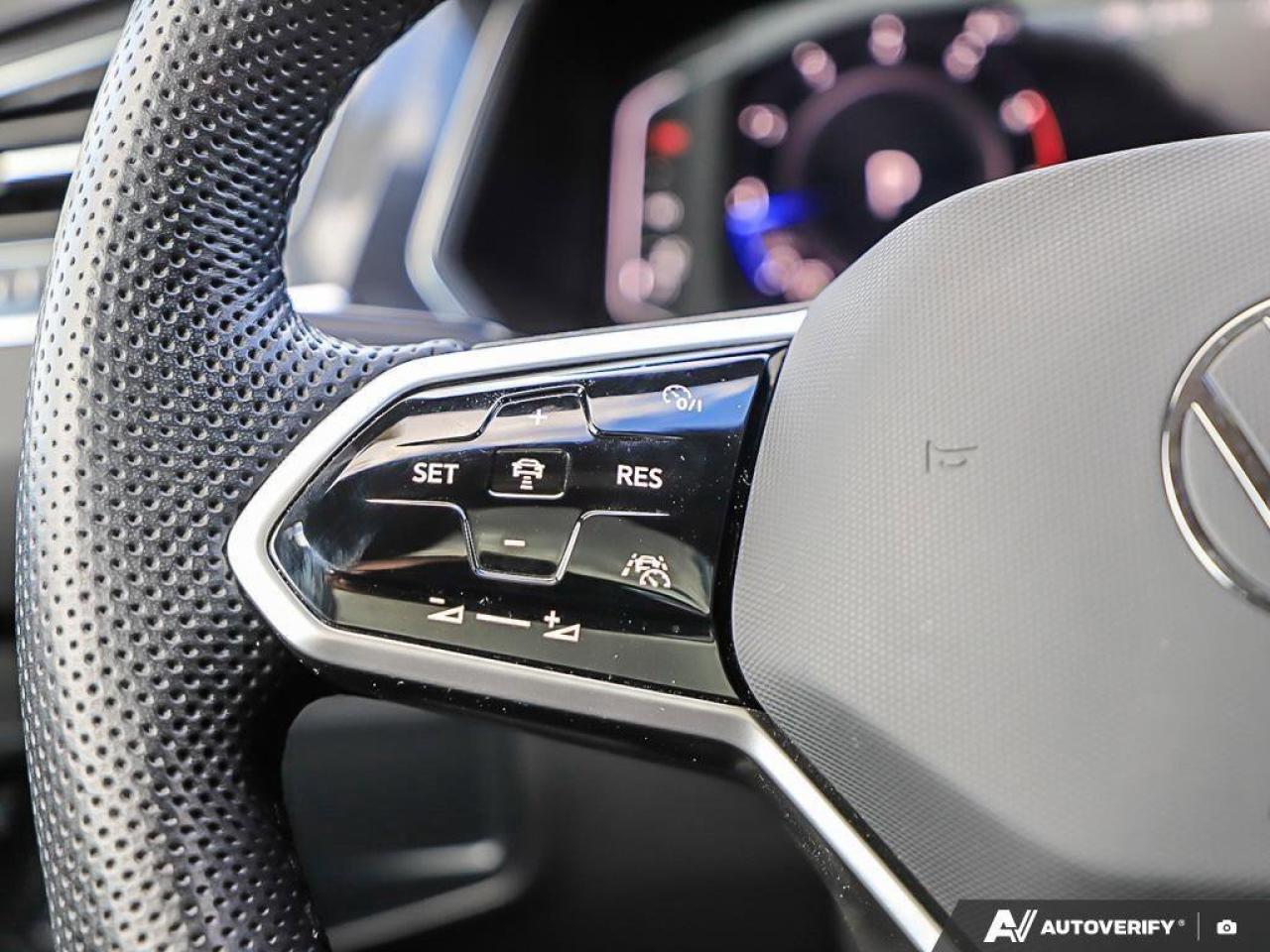 2022 Volkswagen Tiguan Highline R-LineONE-OWNER, ACCIDENT-FREE, SUNROOF, Photo