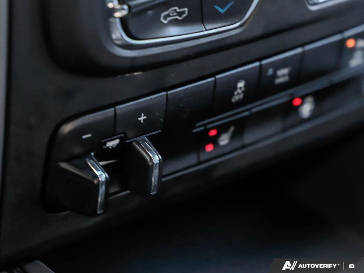 2023 RAM 1500 Classic SLTSLT, HEMI, V8, 4X4, CLOTH, REMOTE START, 1-OWNE Photo