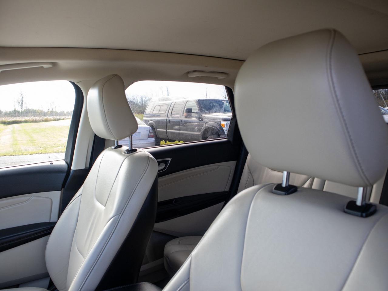 2020 Ford Edge Titanium - Heated, Ventilated Seats Photo