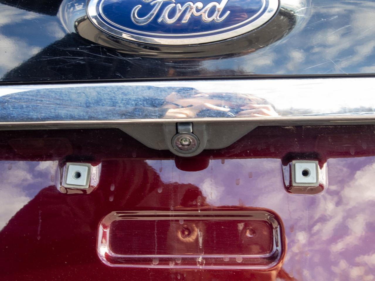 2020 Ford Edge Titanium - Heated, Ventilated Seats Photo