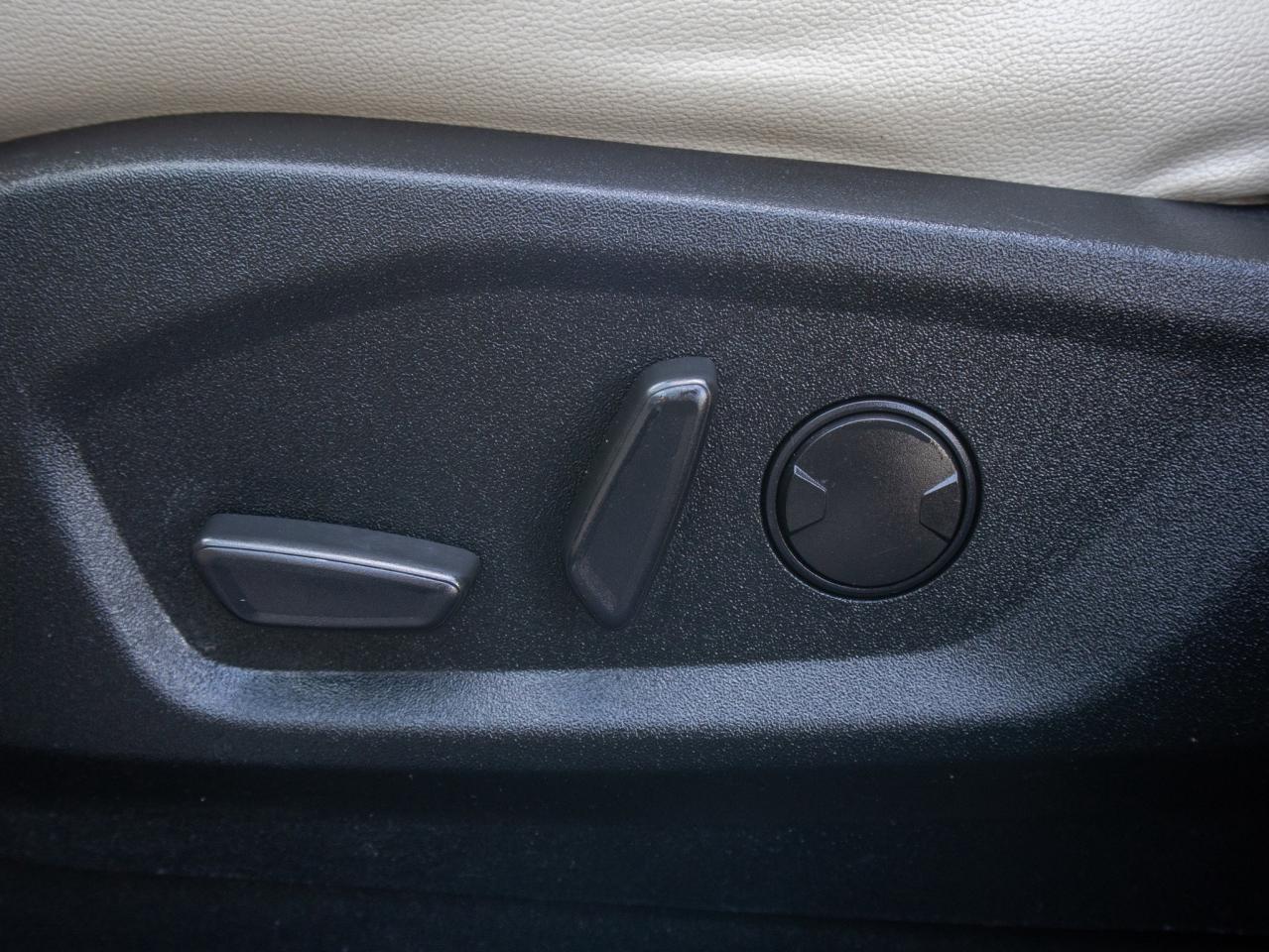 2020 Ford Edge Titanium - Heated, Ventilated Seats Photo