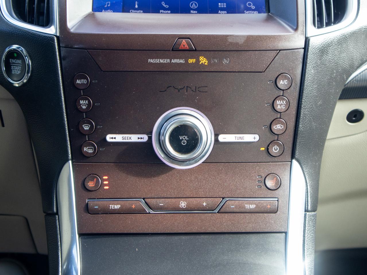 2020 Ford Edge Titanium - Heated, Ventilated Seats Photo