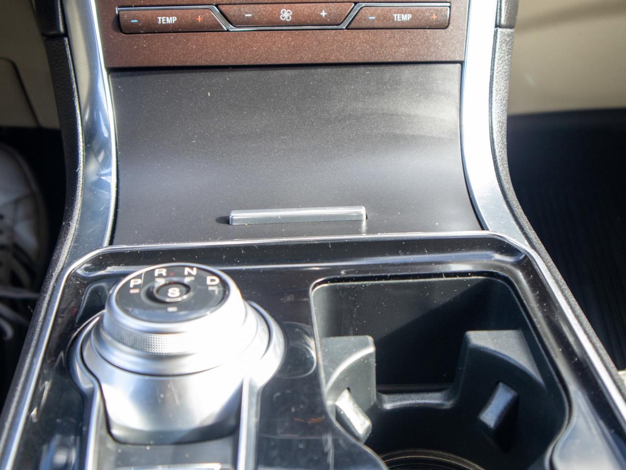 2020 Ford Edge Titanium - Heated, Ventilated Seats Photo