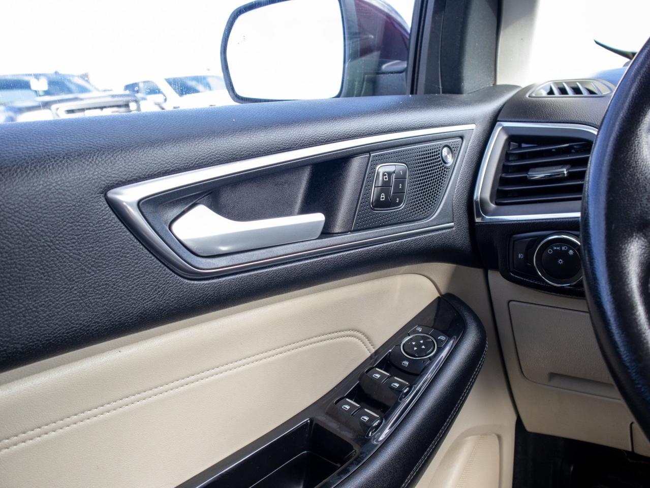 2020 Ford Edge Titanium - Heated, Ventilated Seats Photo