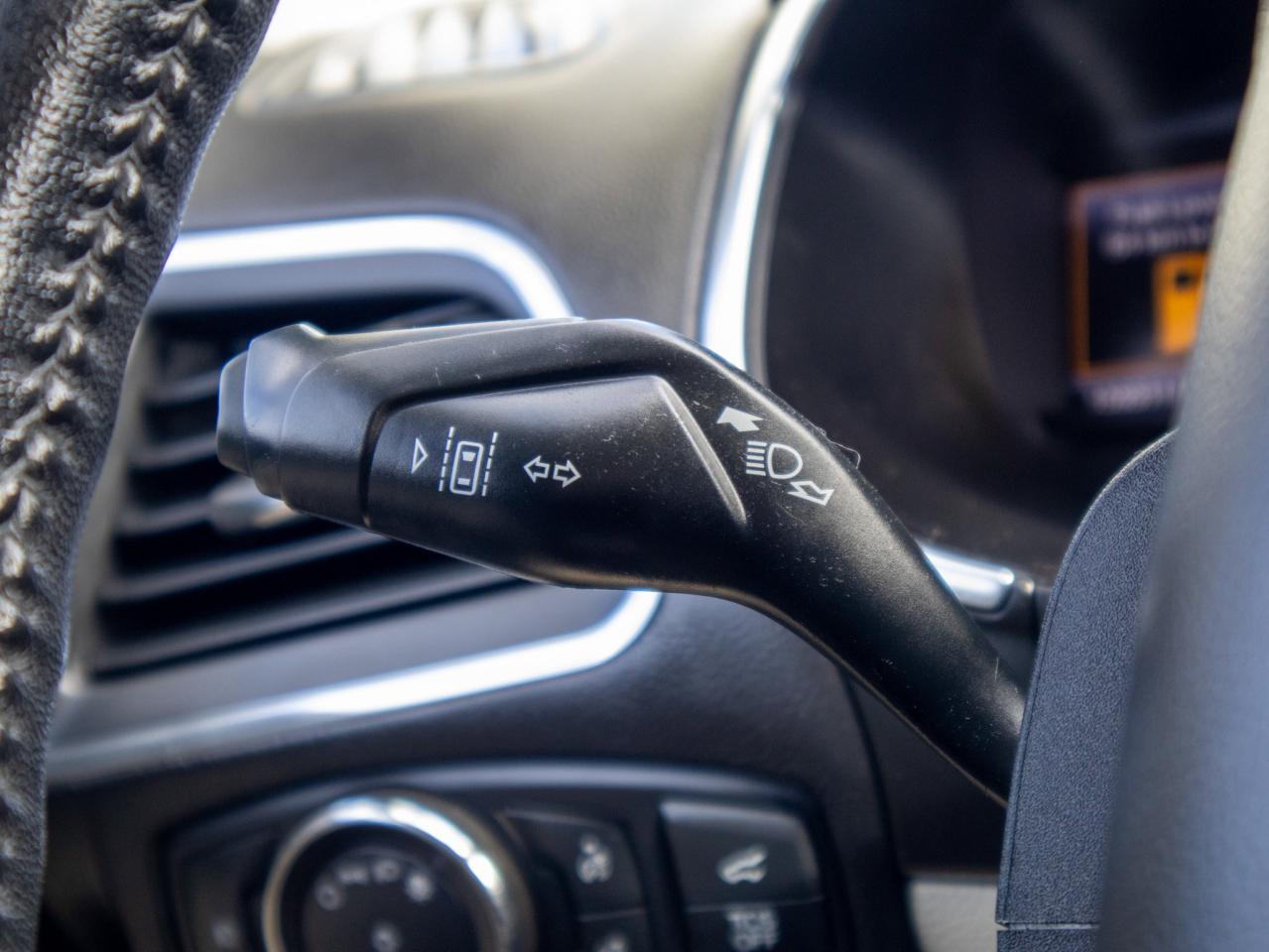 2020 Ford Edge Titanium - Heated, Ventilated Seats Photo