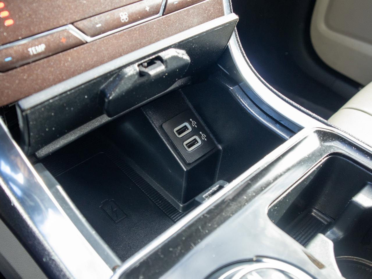 2020 Ford Edge Titanium - Heated, Ventilated Seats Photo