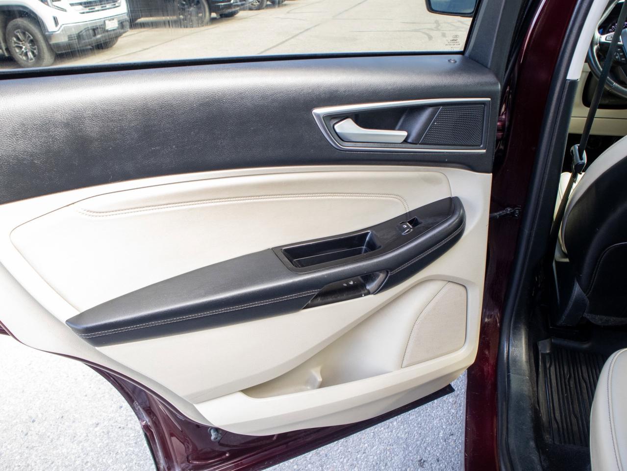 2020 Ford Edge Titanium - Heated, Ventilated Seats Photo