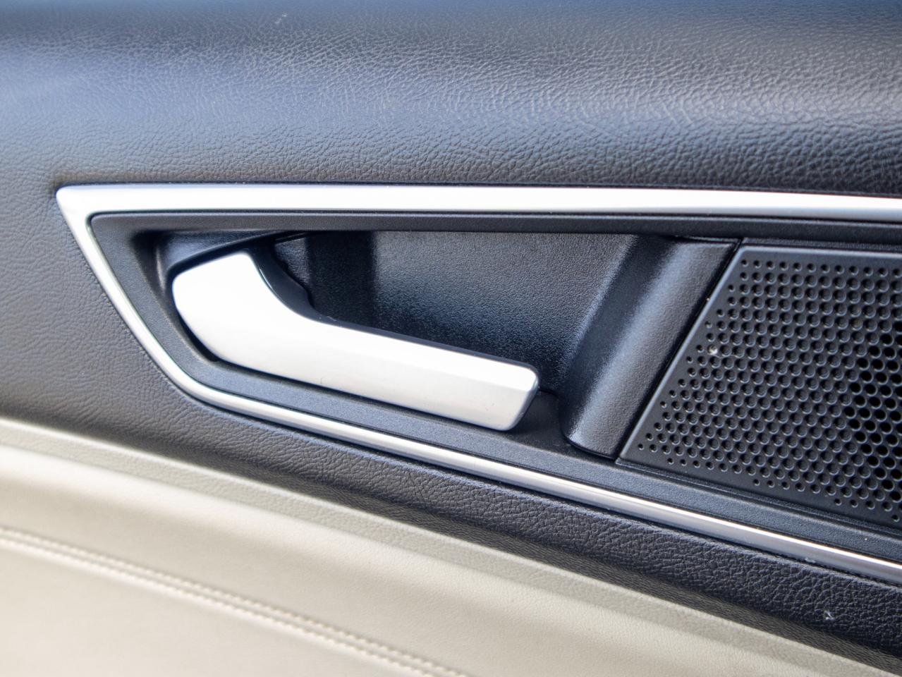 2020 Ford Edge Titanium - Heated, Ventilated Seats Photo