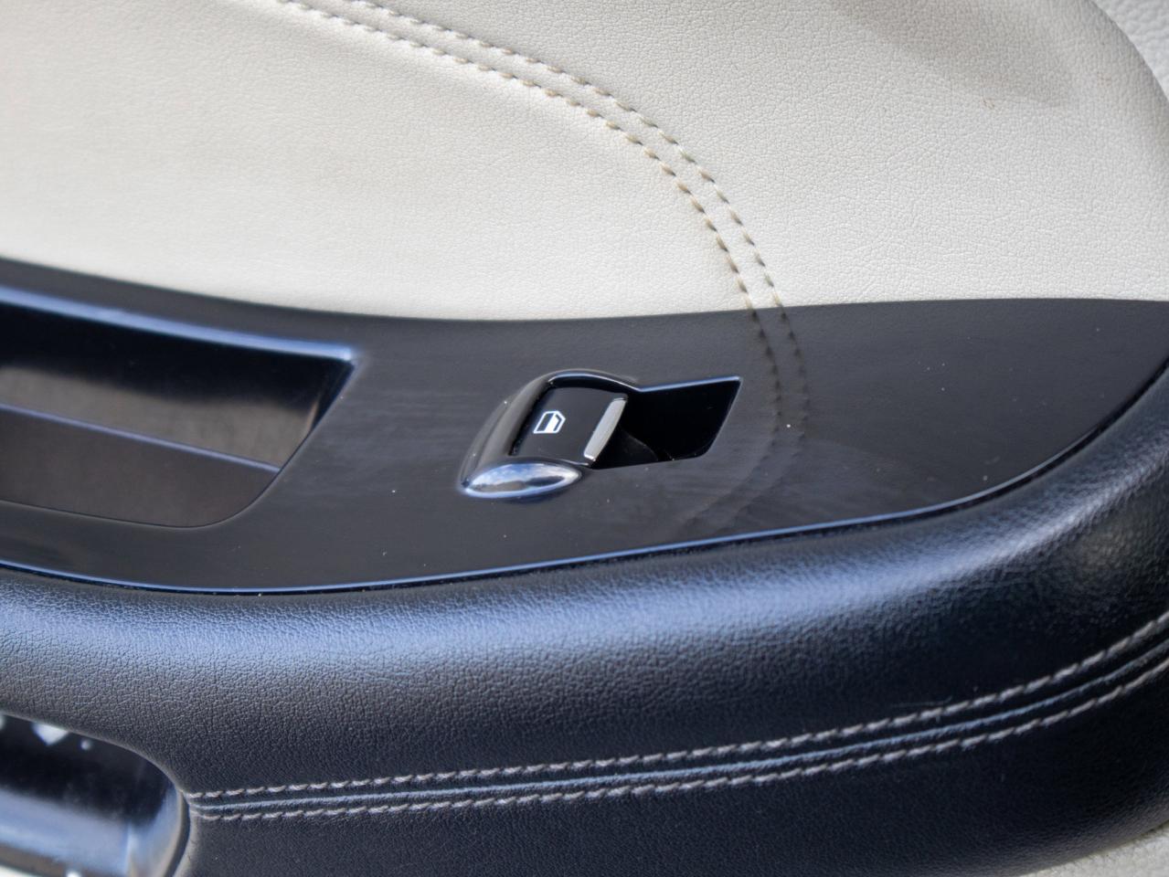 2020 Ford Edge Titanium - Heated, Ventilated Seats Photo