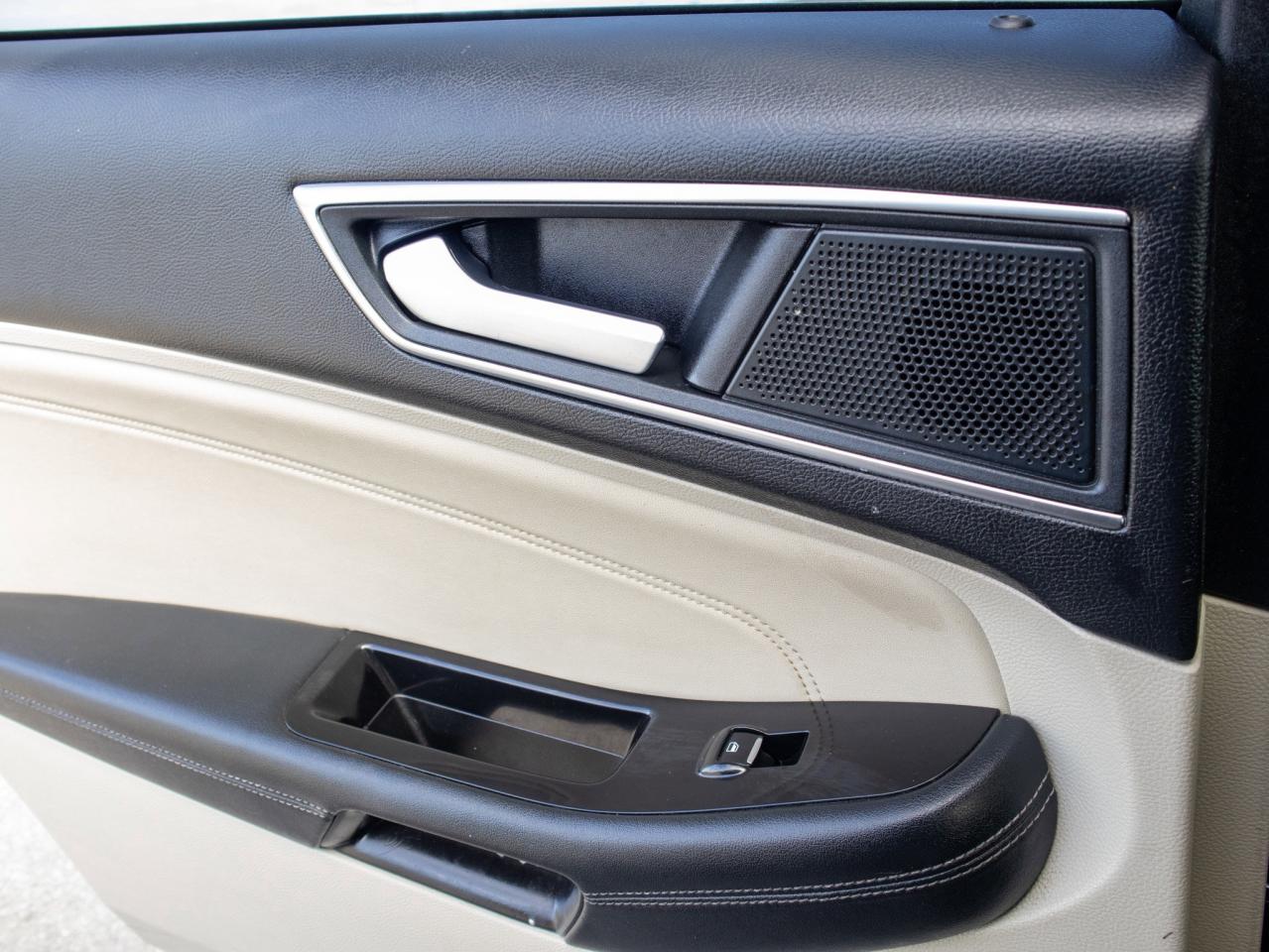 2020 Ford Edge Titanium - Heated, Ventilated Seats Photo