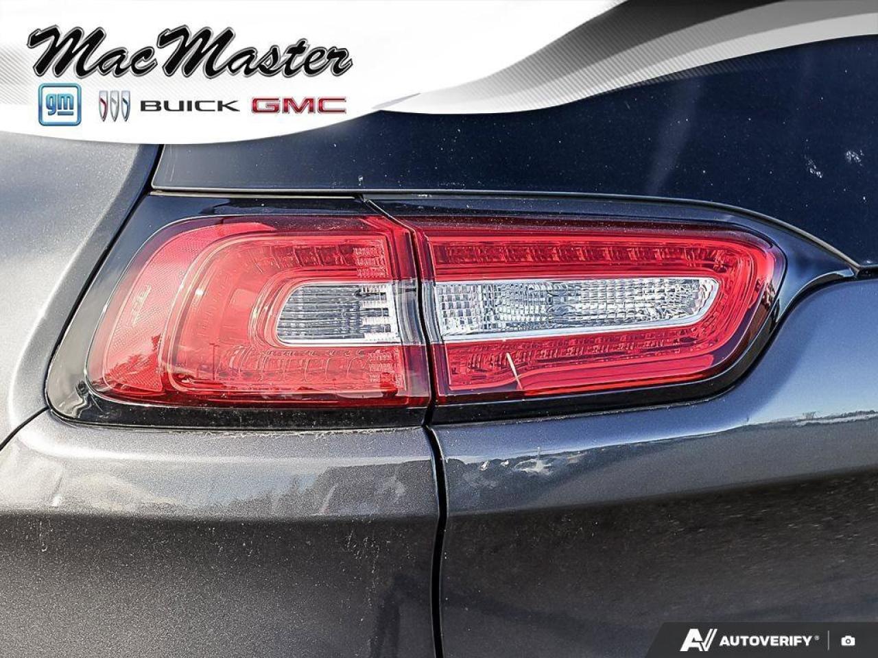 2015 Jeep Cherokee LatitudeNORTH, 4X4, V6, HEATED CLOTH, AS-TRADED! Photo