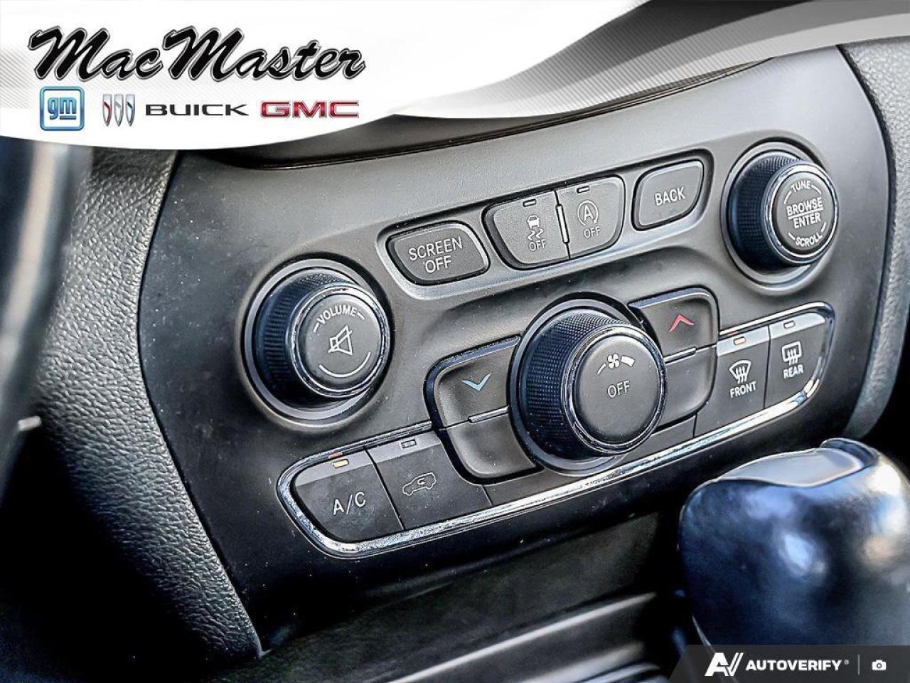 2015 Jeep Cherokee LatitudeNORTH, 4X4, V6, HEATED CLOTH, AS-TRADED! Photo