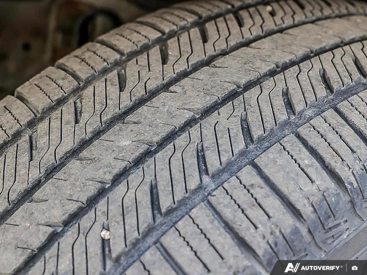 2015 Jeep Cherokee LatitudeNORTH, 4X4, V6, HEATED CLOTH, AS-TRADED! Photo