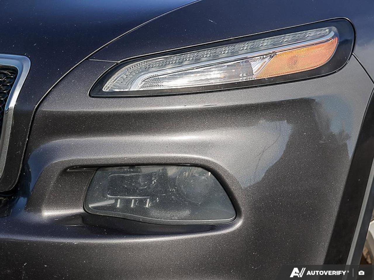 2015 Jeep Cherokee LatitudeNORTH, 4X4, V6, HEATED CLOTH, AS-TRADED! Photo