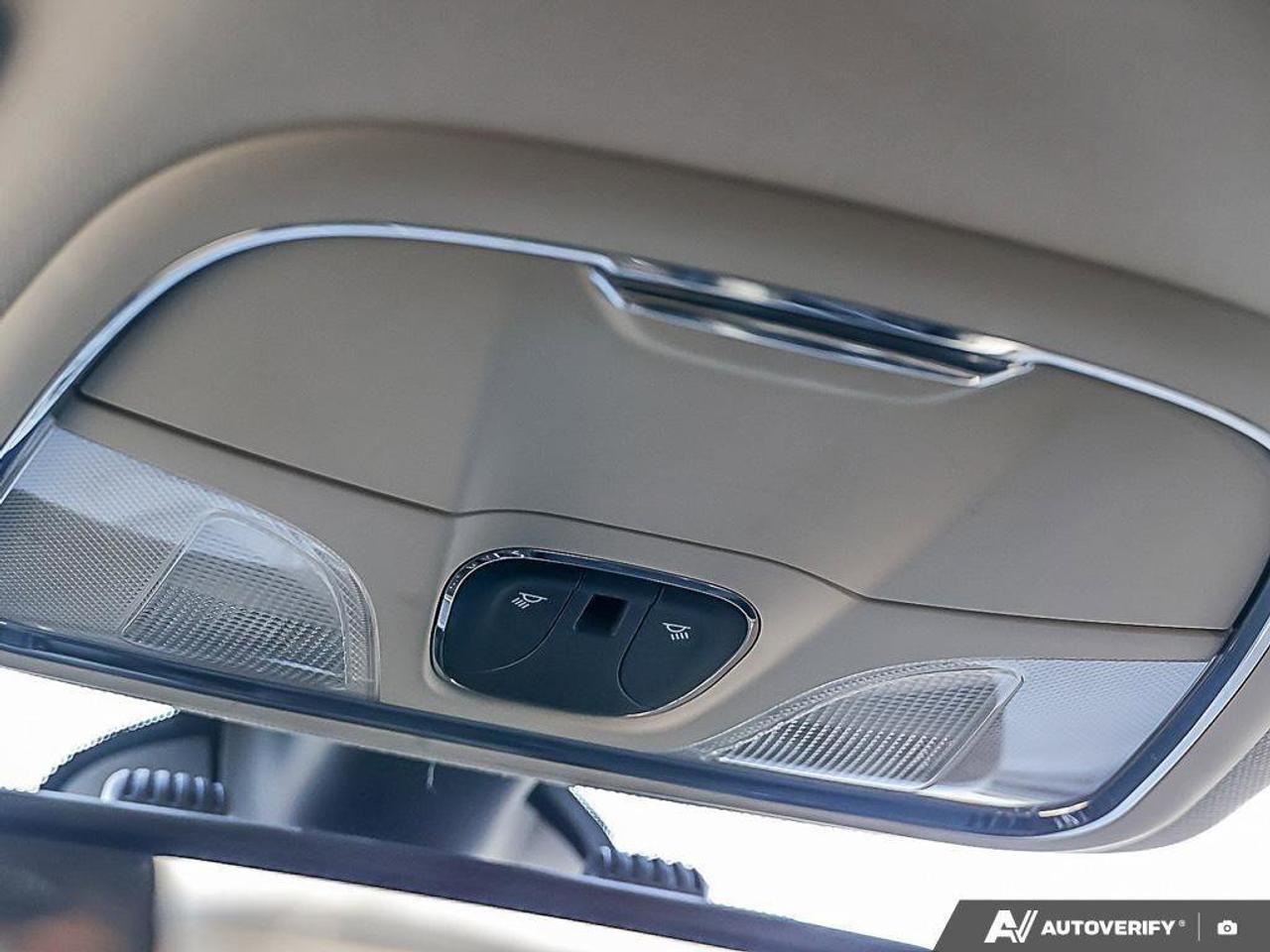 2015 Jeep Cherokee LatitudeNORTH, 4X4, V6, HEATED CLOTH, AS-TRADED! Photo