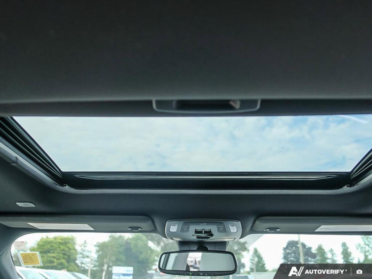 2025 Toyota Sienna XSE 7-PassengerONE-OWNER, ACCIDENT-FREE, HYBRID, A Photo