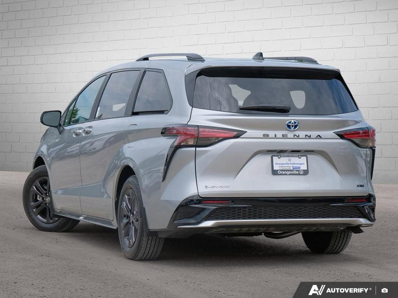 2025 Toyota Sienna Xse 7-Passenger AwdONE-OWNER, ACCIDENT-FREE, HYBRI Photo