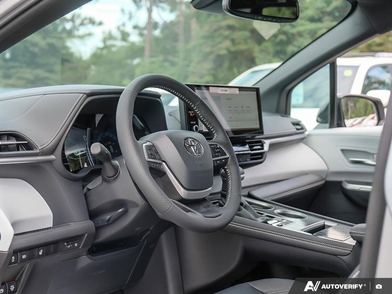 2025 Toyota Sienna Xse 7-Passenger AwdONE-OWNER, ACCIDENT-FREE, HYBRI Photo