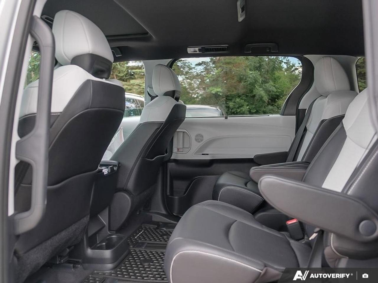 2025 Toyota Sienna Xse 7-Passenger AwdONE-OWNER, ACCIDENT-FREE, HYBRI Photo