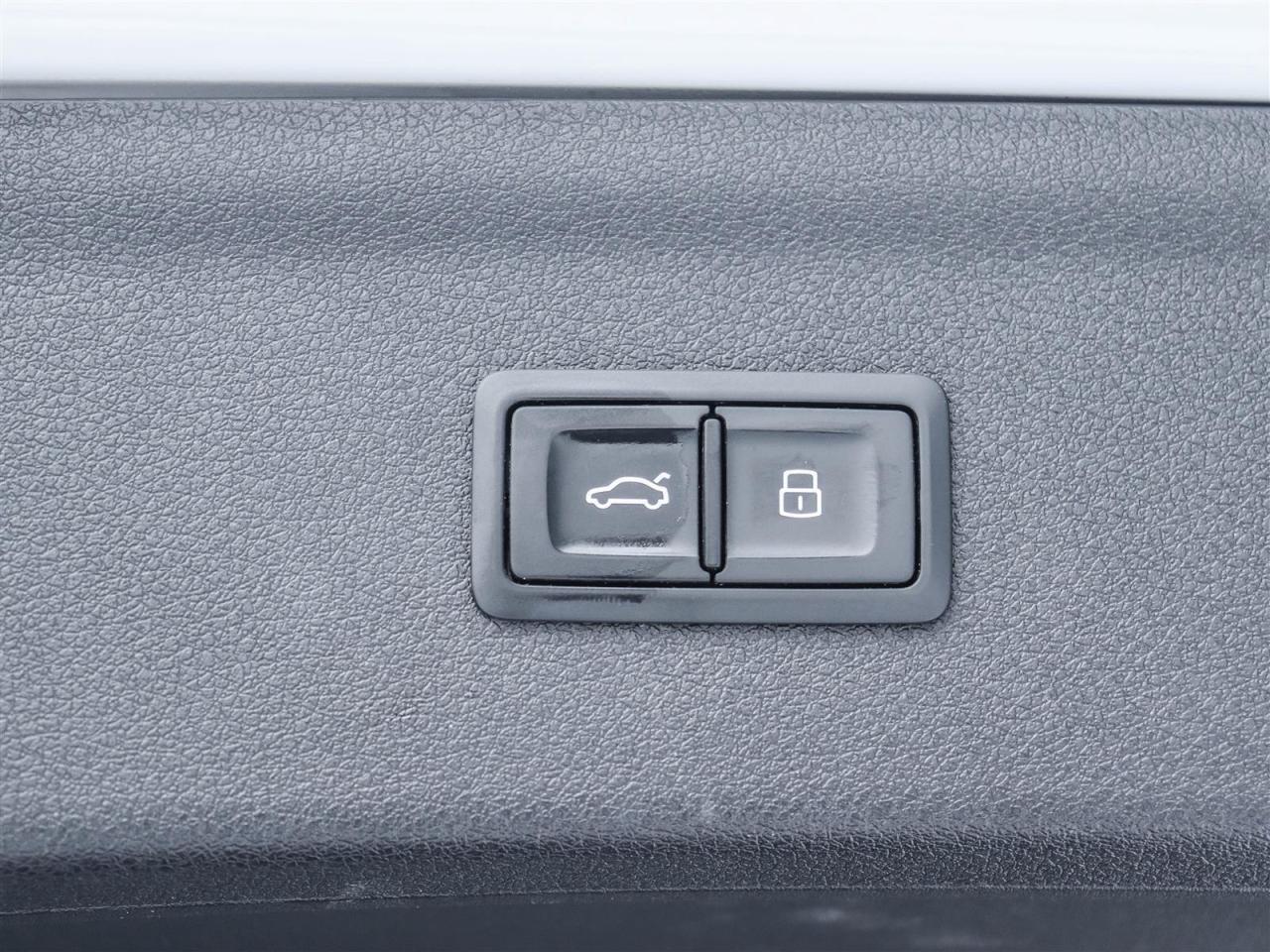 2018 Audi Q3 2.0T Progressiv quattro 6sp Tiptronic Photo