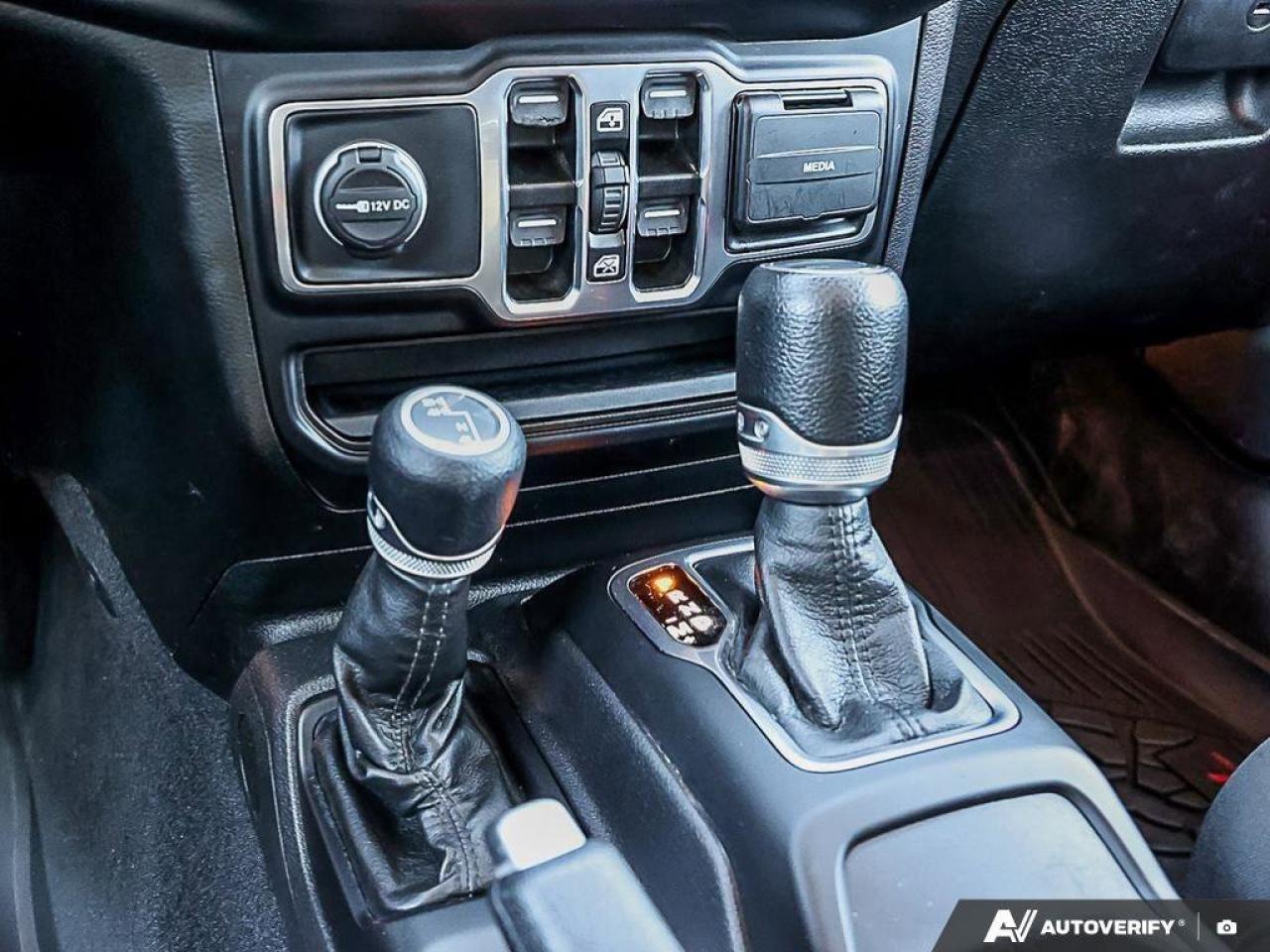 2022 Jeep Gladiator Sport SSPORT S, V6, 4X4, NAV, ALPINE, GOOD KMS! Photo