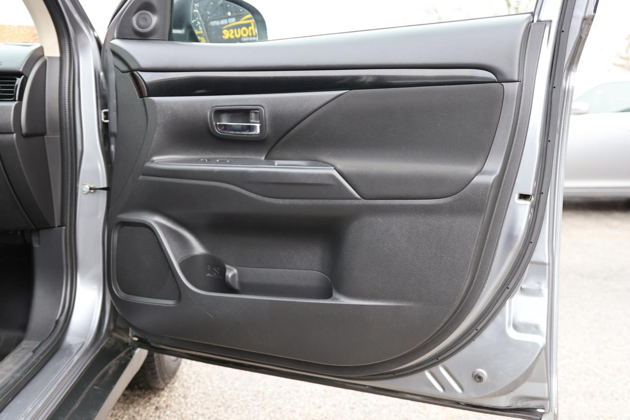 2019 Mitsubishi Outlander SE-AWD/7 PASS/KEYLESS ENTRY/PUSH START/B CAM/H SEA Photo