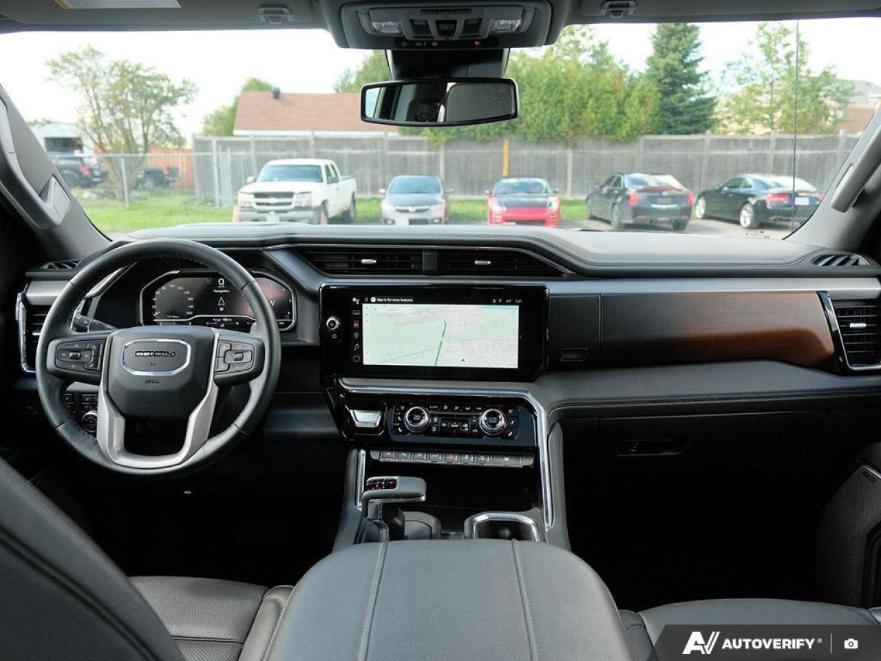 2024 GMC Sierra 1500 DenaliDENALI, CREW, 4X4, 5.3L, NAV, ROOF, 1-OWNER! Photo