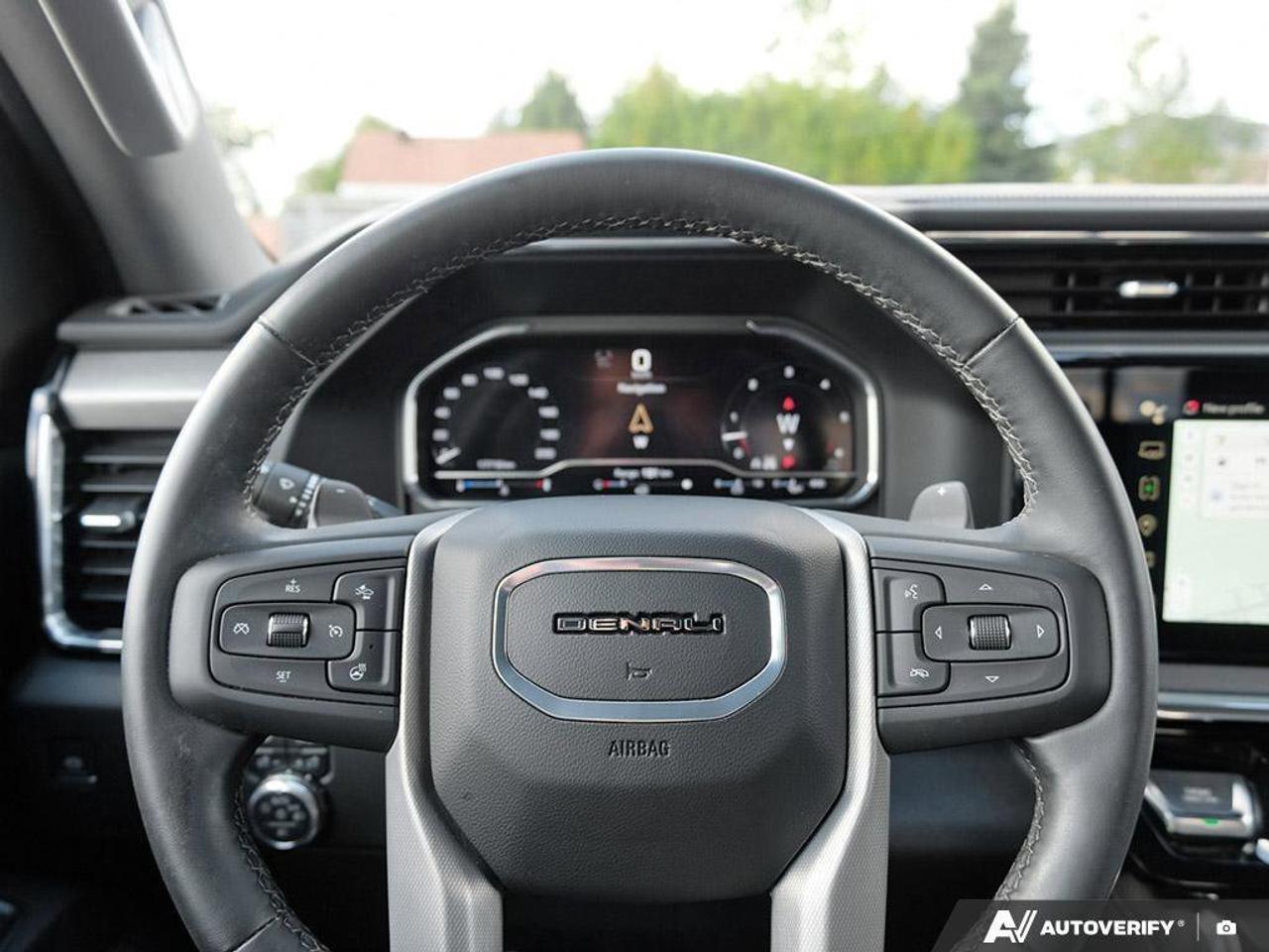 2024 GMC Sierra 1500 DenaliDENALI, CREW, 4X4, 5.3L, NAV, ROOF, 1-OWNER! Photo