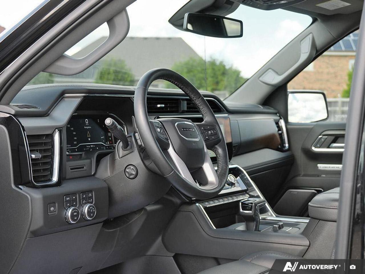 2024 GMC Sierra 1500 DenaliDENALI, CREW, 4X4, 5.3L, NAV, ROOF, 1-OWNER! Photo