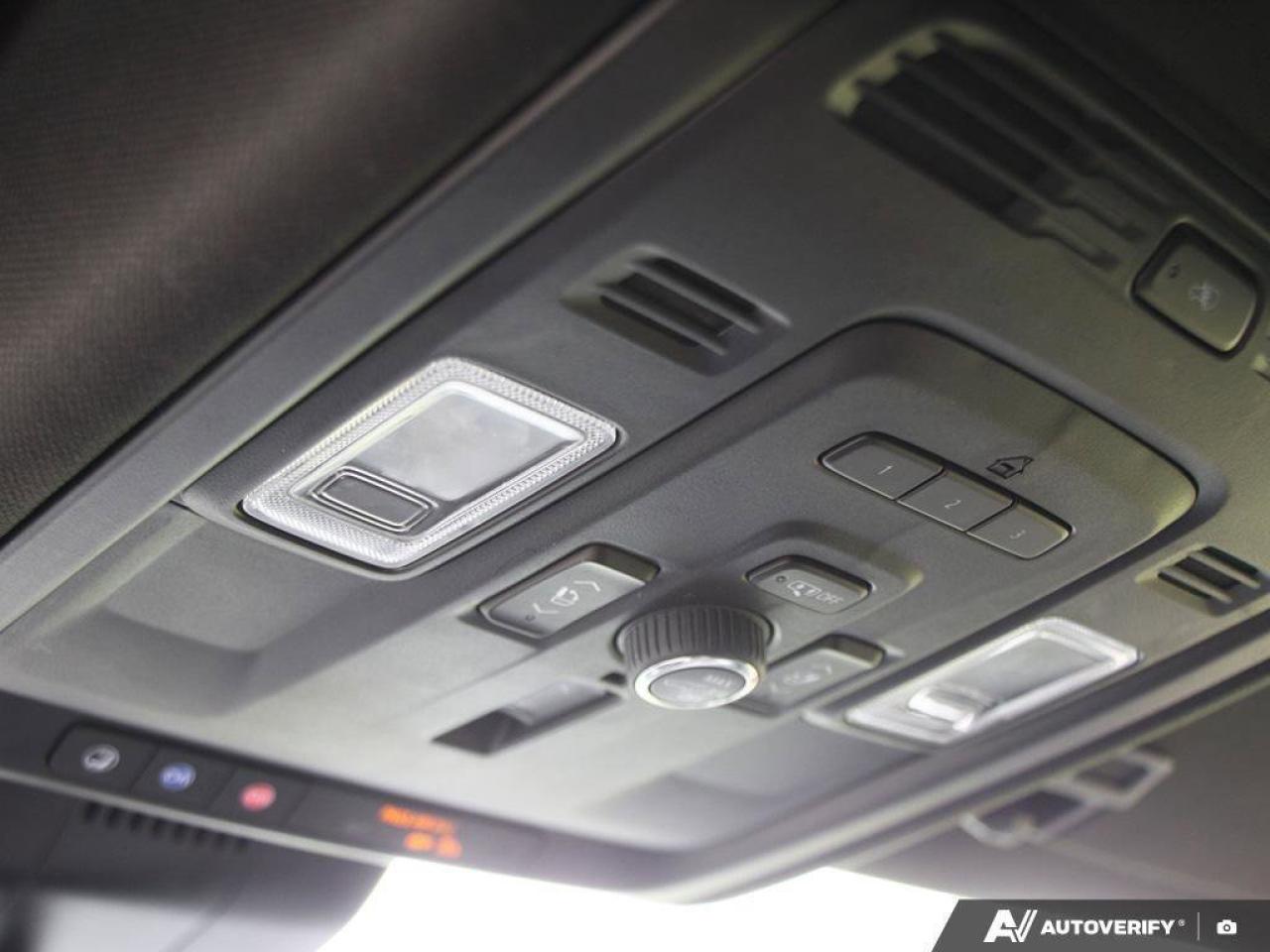 2023 GMC Yukon XL DenaliDENALI, 6.2L, ROOF, RR ENTERTAINMENT, 1-OWNE Photo