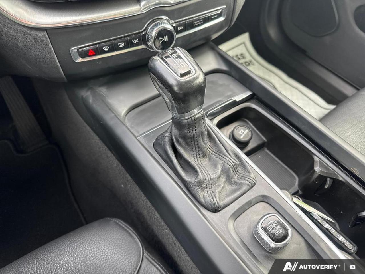 2020 Volvo XC60 T6 Momentum BACKUP CAM   BLUETOOTH   HTD SEATS   K Photo