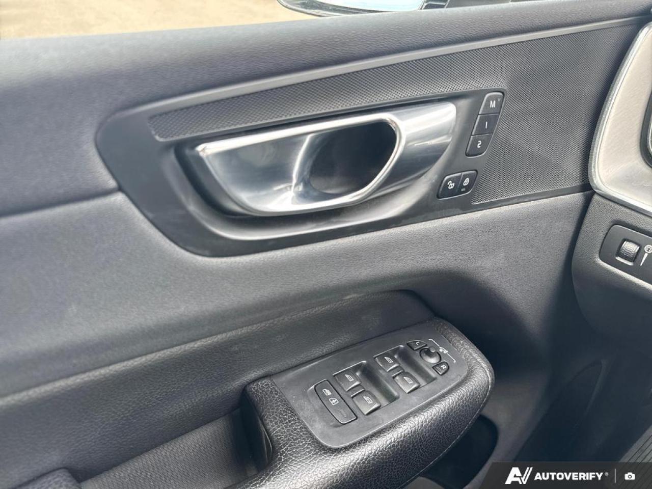 2020 Volvo XC60 T6 Momentum BACKUP CAM   BLUETOOTH   HTD SEATS   K Photo