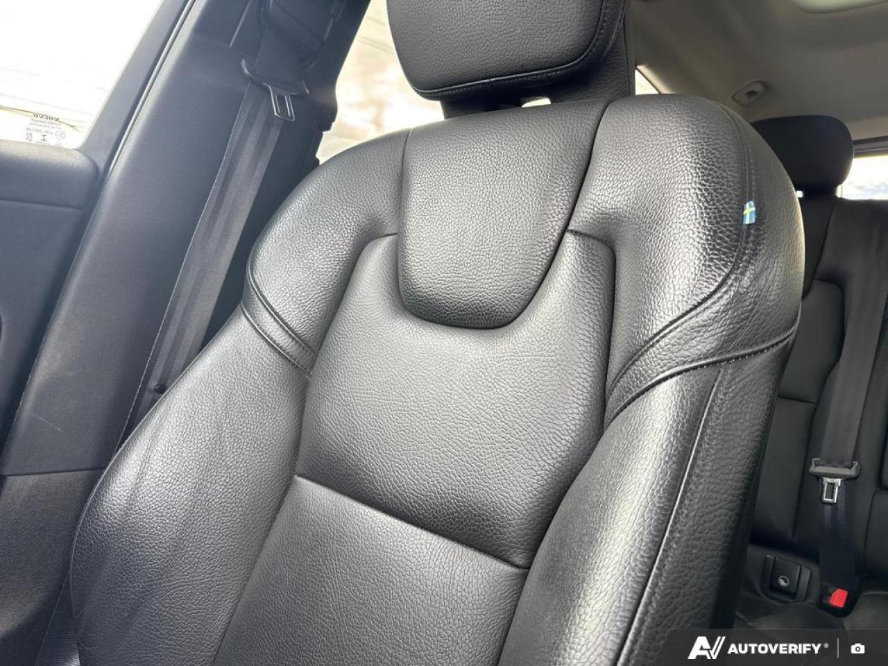 2020 Volvo XC60 T6 Momentum BACKUP CAM   BLUETOOTH   HTD SEATS   K Photo