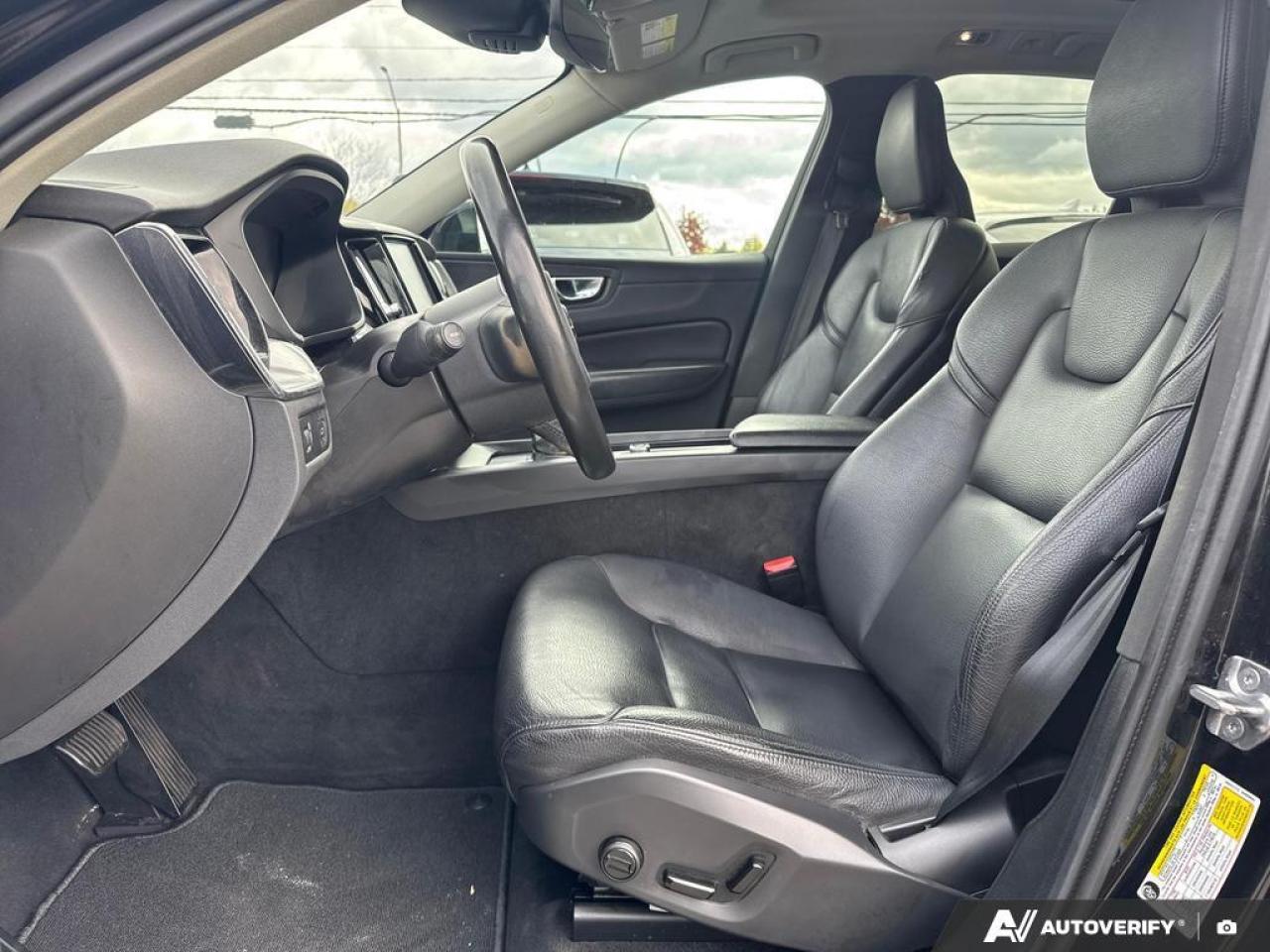 2020 Volvo XC60 T6 Momentum BACKUP CAM   BLUETOOTH   HTD SEATS   K Photo