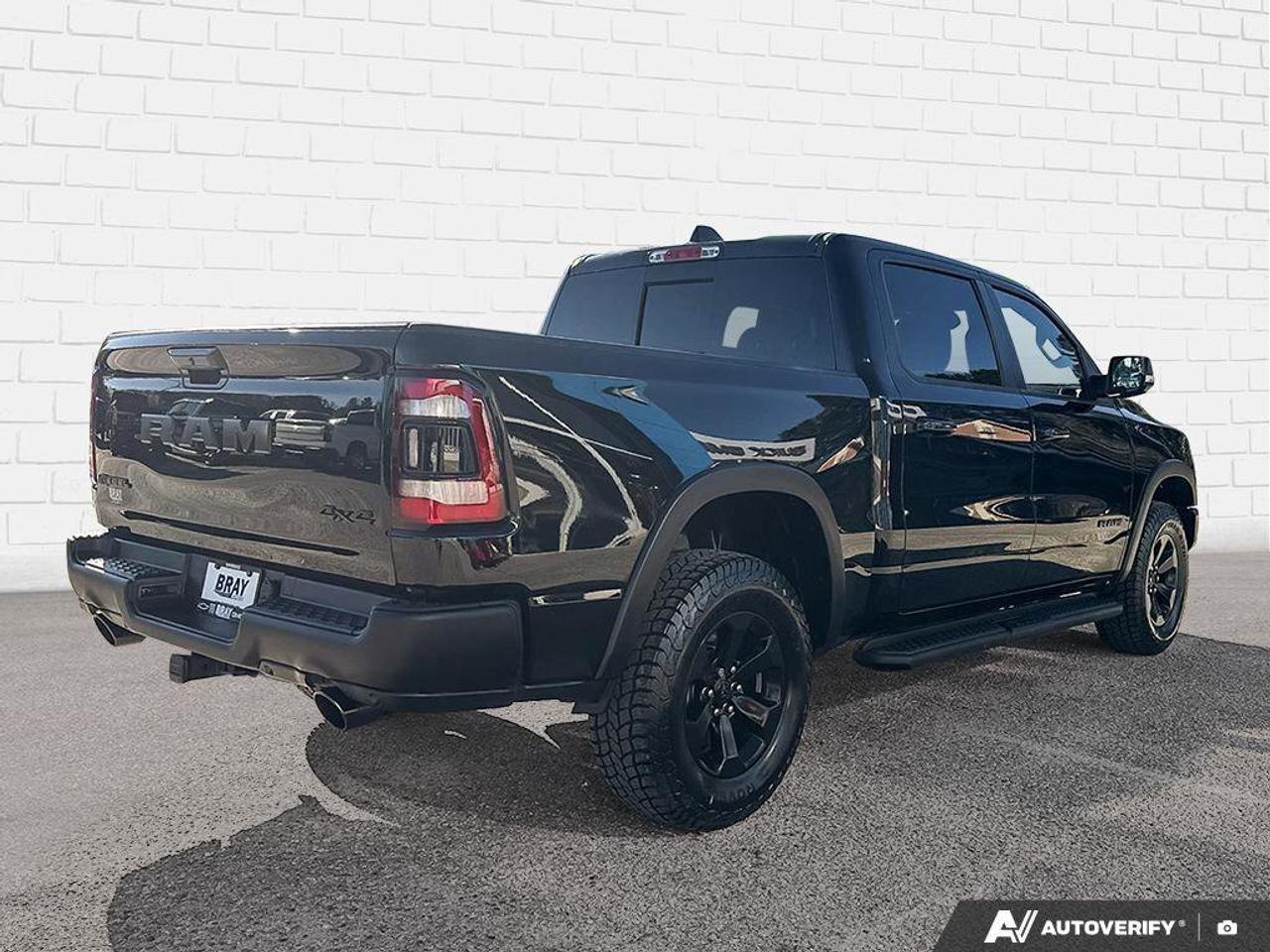 2022 RAM 1500 Rebel    NIGHT EDITION, RUNNING BOARDS, SPRAY IN B Photo4